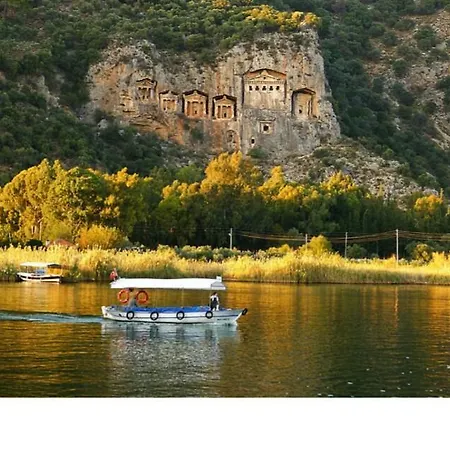 Destina Bar Restaurant Hotel *