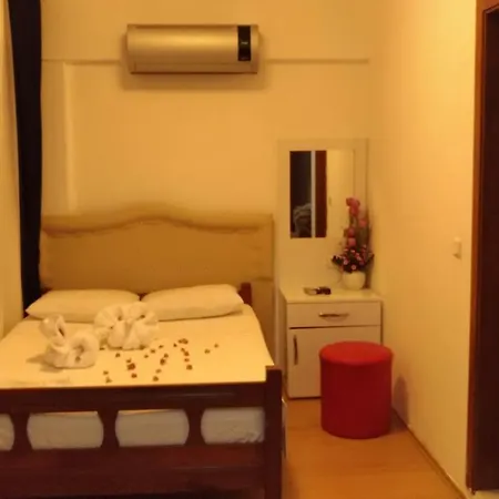 Destina Bar Restaurant Hotel *